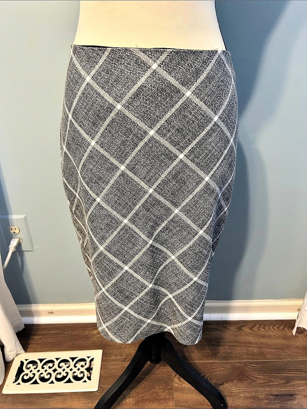 White House Black Market Women's Geometric Midi Skirt Black & White Size 2 Like